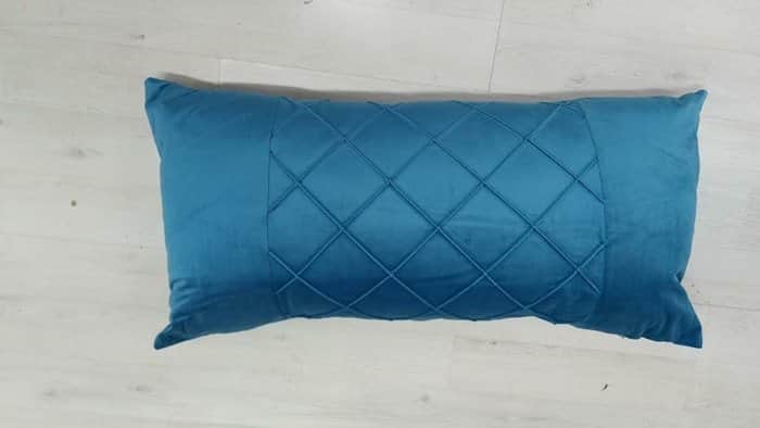 כרית נוי קטיפה - כחול - 45/90