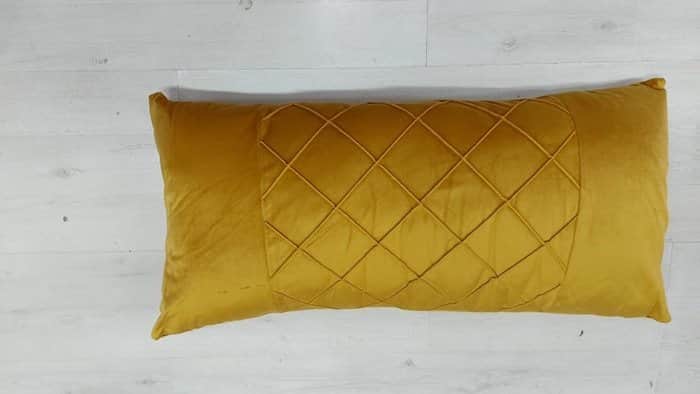 כרית נוי קטיפה - צהוב - 45/90