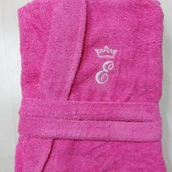 חלוק רחצה עם רקמת השם