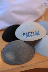 כיפה ממותגת