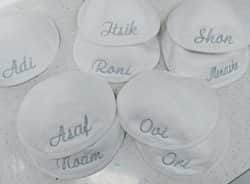 כיפה ממותגת