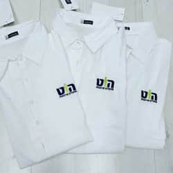 מדי עבודה, חלוקים, פוטרים, סווצ'רים וסינרים ממותגים בהתאמה אישית